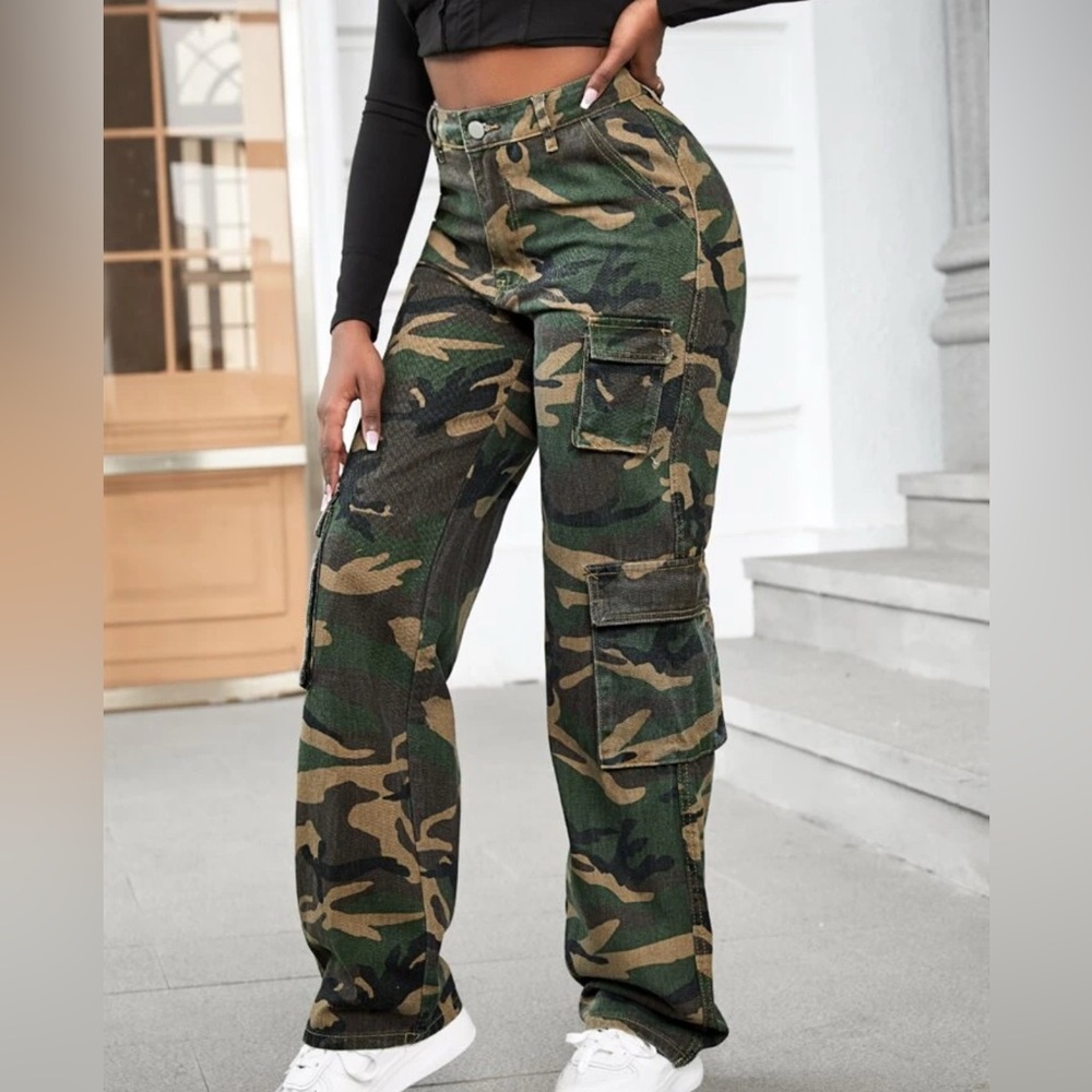 SHEIN SXY *NWT* High Waist Camo Cargo Flap Pocket Cargo Jeans/Pants Medium 6